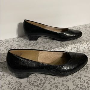 Soft Style block heel shoes, size 8.5M